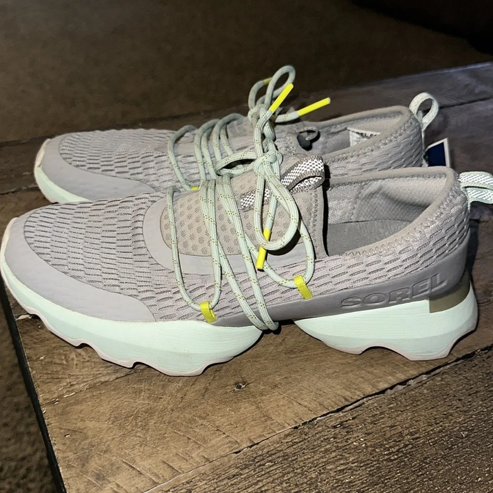 SOREL tennis shoes, size 8